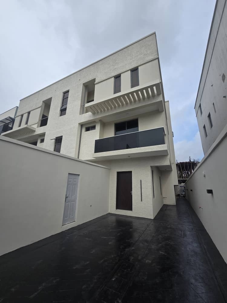 Brand New 4 bedroom semi detached house in lekki